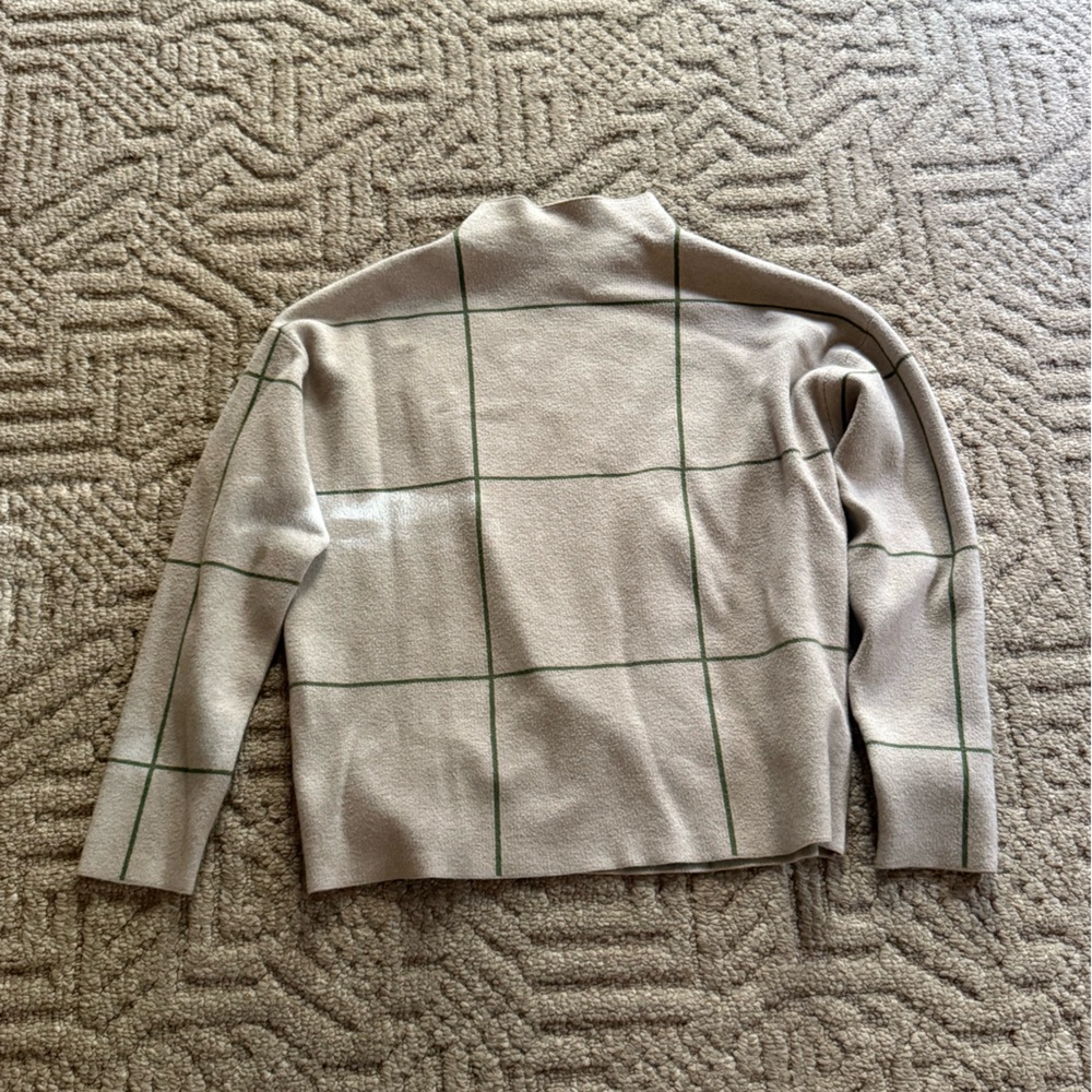 Tahari Plaid Beige Sweater